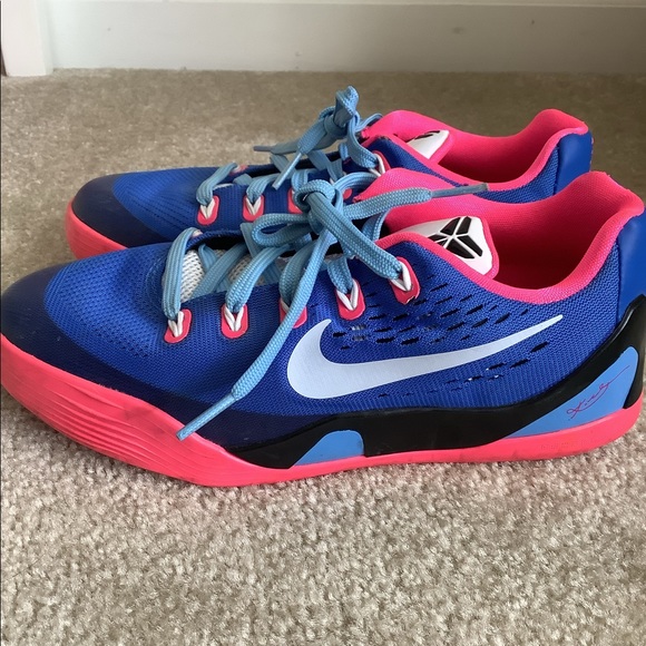 Sneakers - Picture 5 of 6